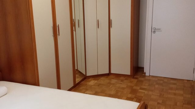 8a-bedroom-french-bed-Celebonovica-Bezanija-Beograd-flat-sale-tenanted-Expo-2027-prodaja-sa-zakupcima-tenanted-invest-estate-property-bitcoin-Serbia
