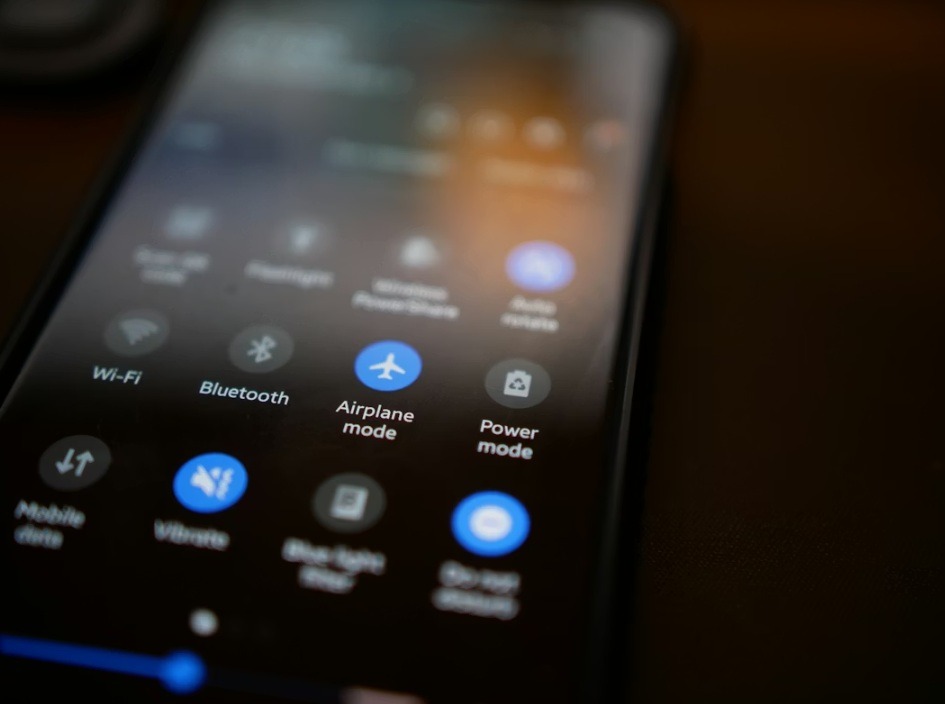 Kako povezati telefon i TV koji nije Smart