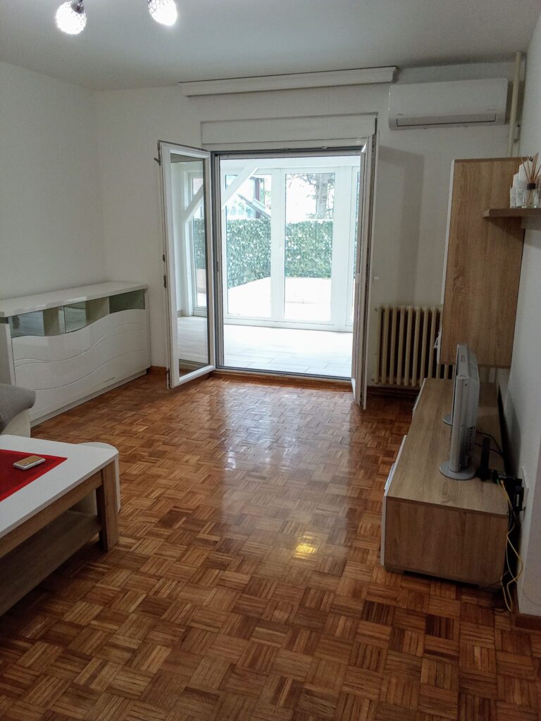 1a-sitting-room-glass-doors-Celebonovica-Bezanija-Beograd-flat-sale-tenanted-Expo-2027-prodaja-sa-zakupcima-tenanted-invest-estate-property-bitcoin-Serbia-Copy